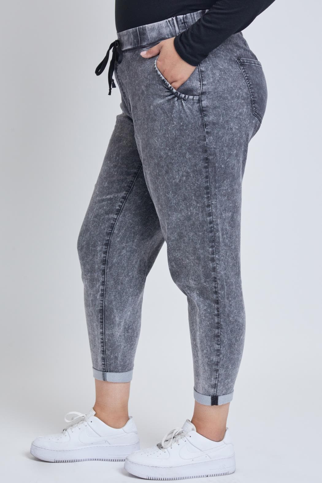 Women's Plus Size Mid Rise Cuffed Jogger Pants