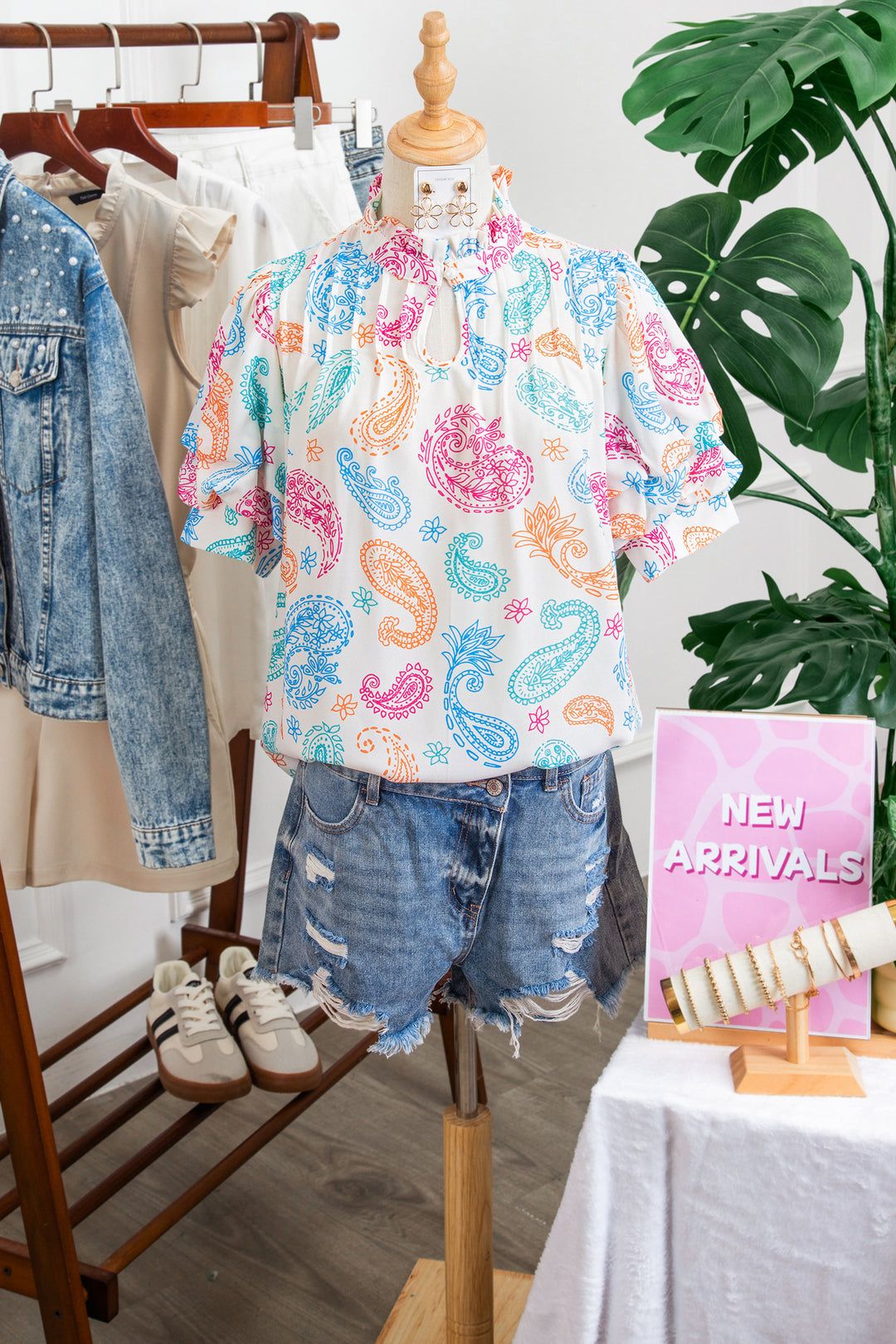 Multicolour Vibrant Paisley Printed Button Keyhole Puff Sleeve Blouse