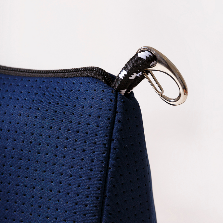 ESSENTIAL POUCH DEEP BLUE