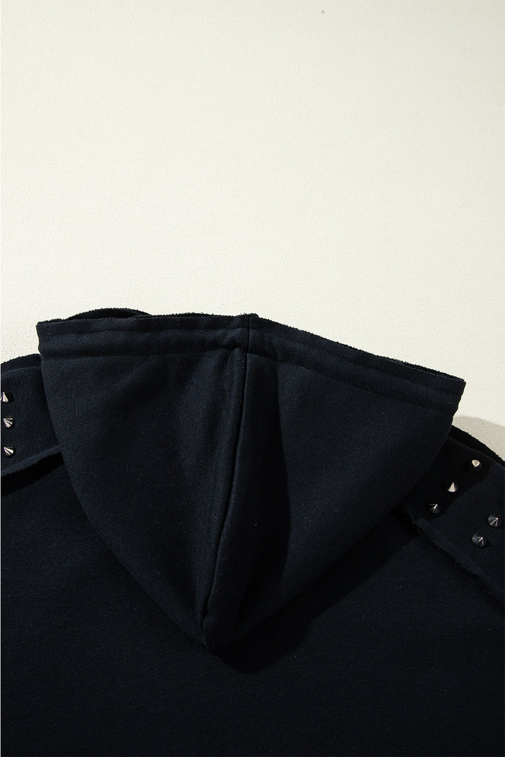 Black Solid Color Rivet Stud Raglan Sleeve Hoodie with Pocket