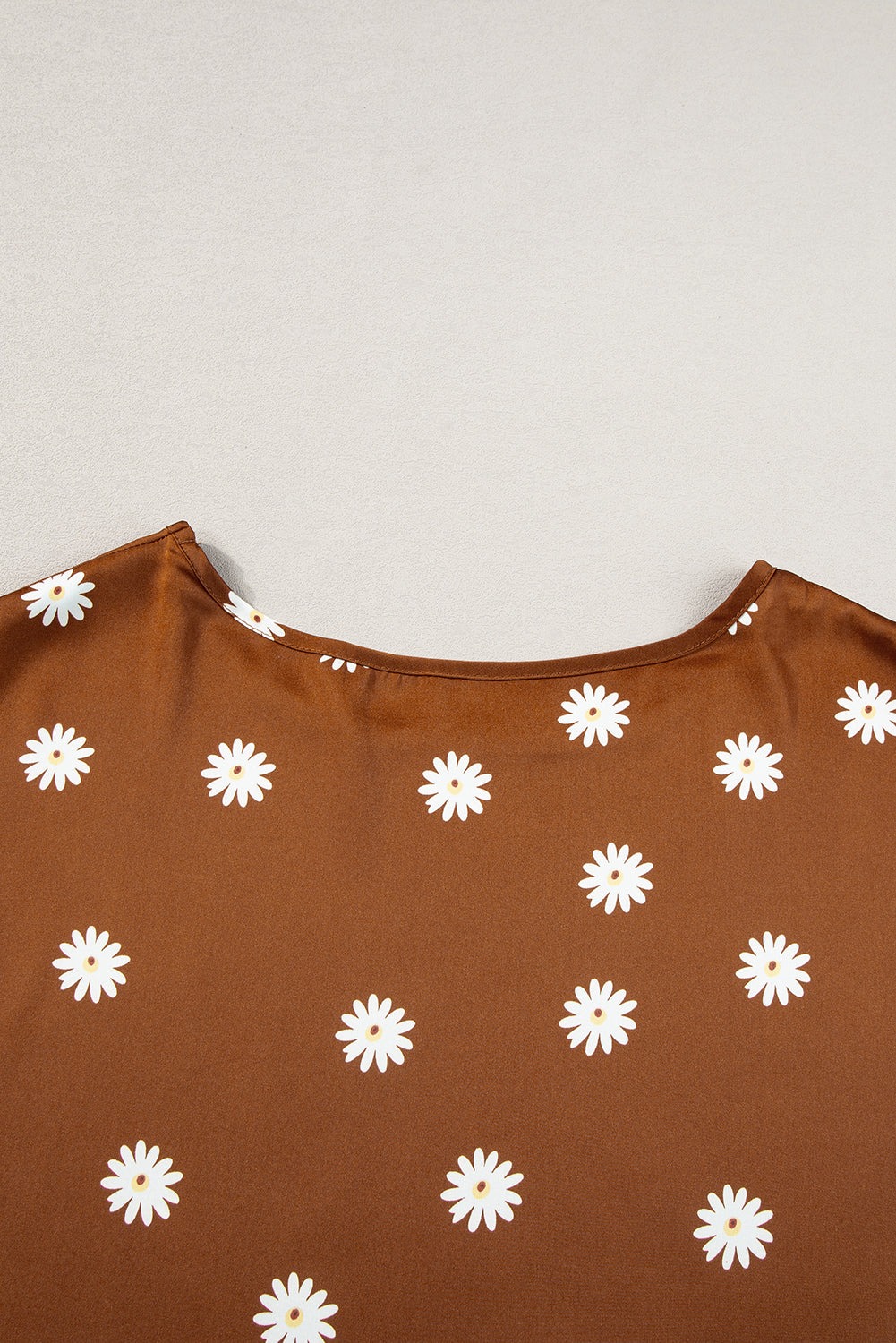 Chestnut Daisy Print Short Sleeve Top