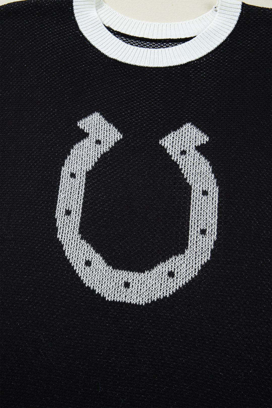 Black Horse Shoe Pattern Contrast Trim Short Sleeve Sweater