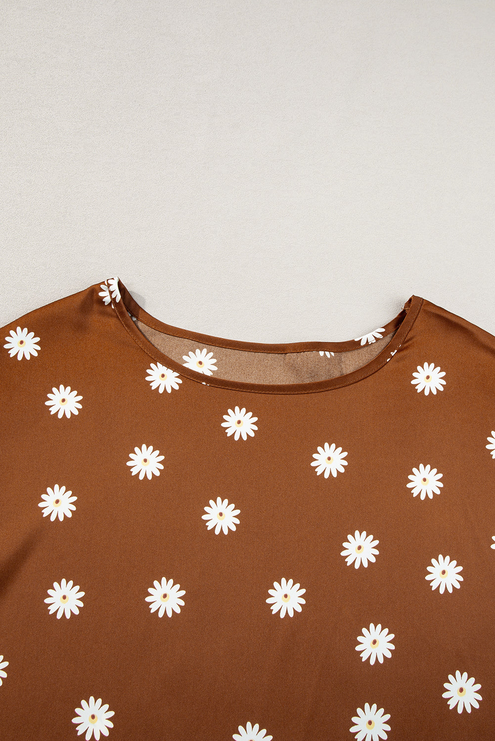 Chestnut Daisy Print Short Sleeve Top