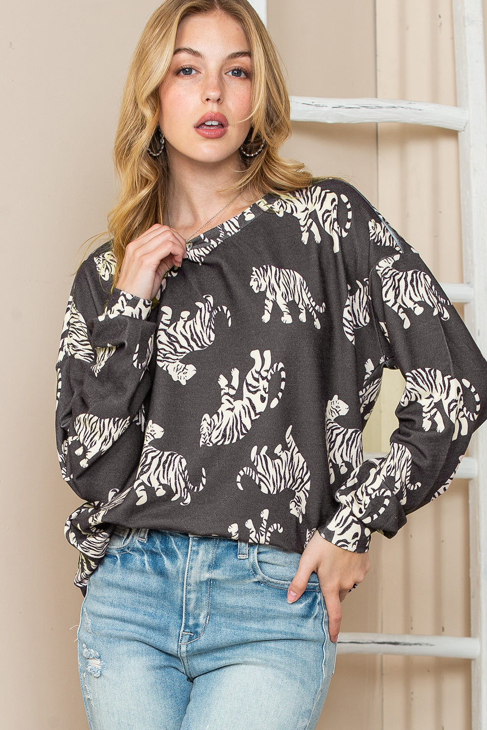 Lively Tiger Print Casual Sweatshirt