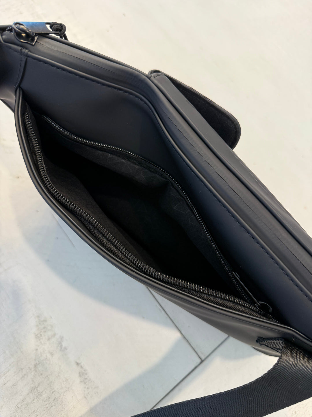 Edition22 Lockpoint Crossbody Sling Bag