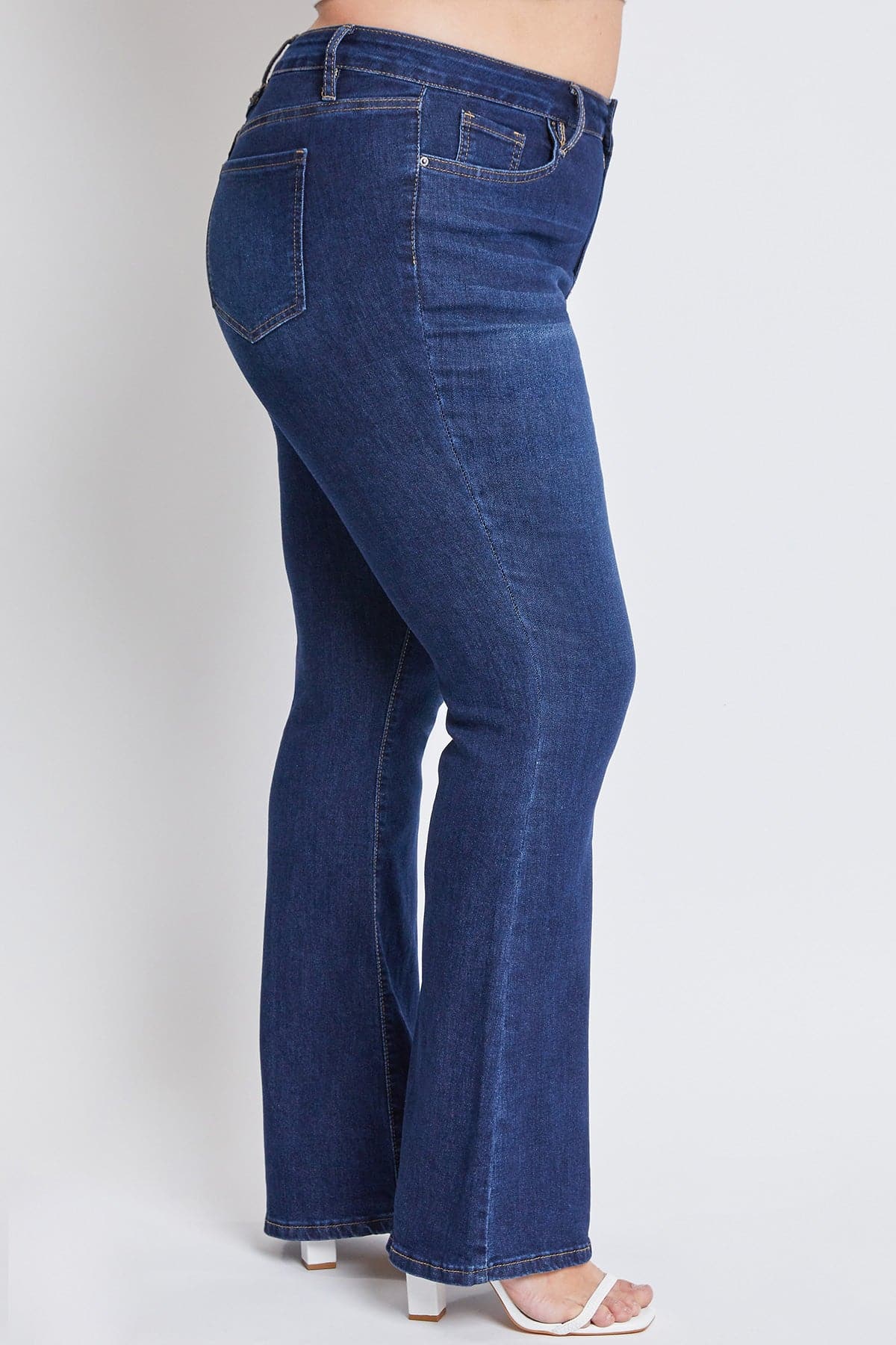 Women's Plus Size Basic Flare Jeans