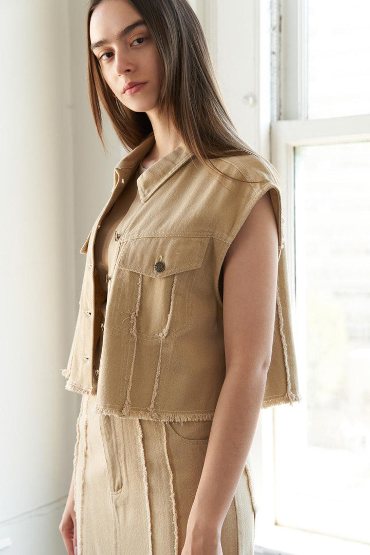BETWEEN THE PAGES WOVEN TWILL VEST