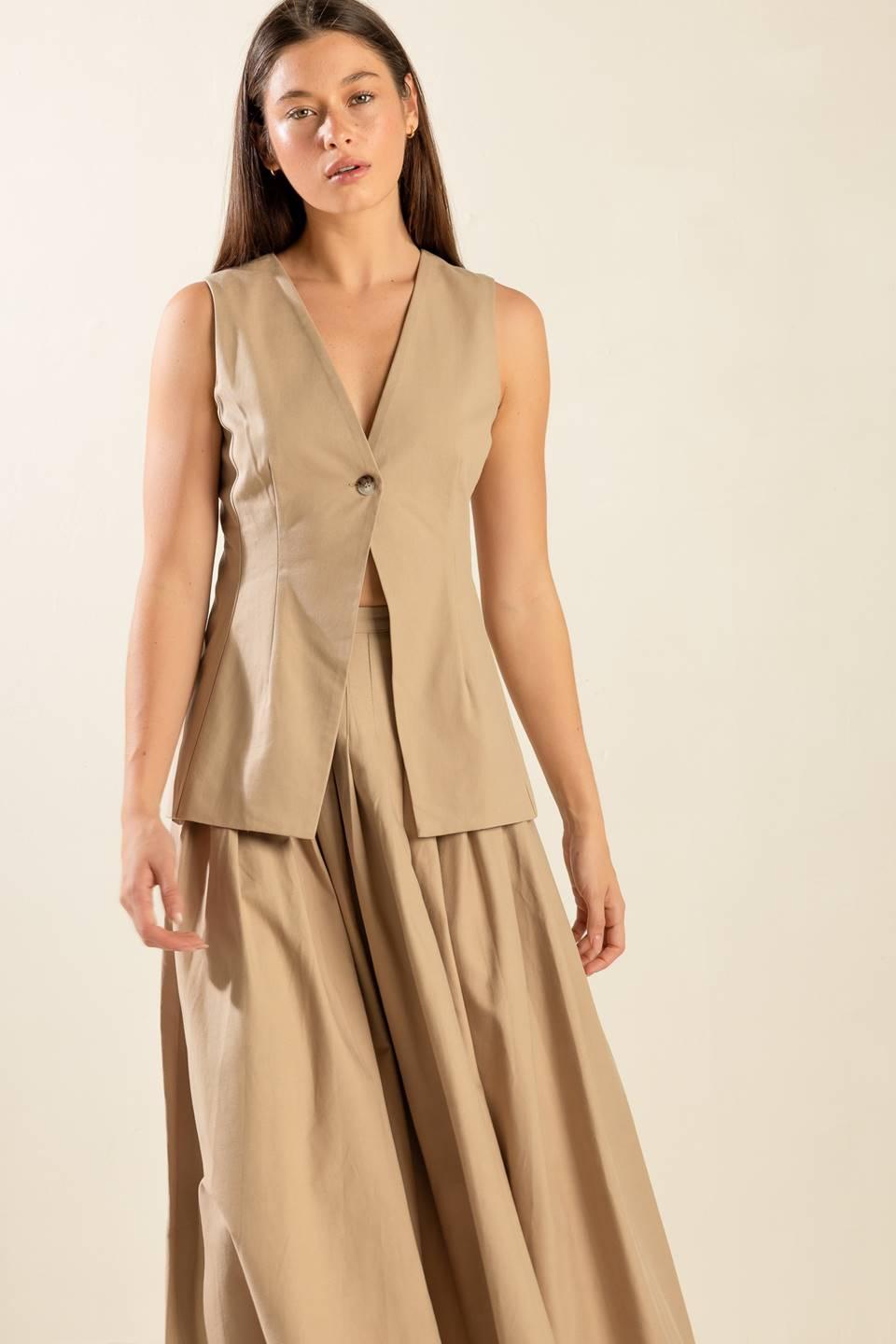 Beige vest with pleated skirt front view