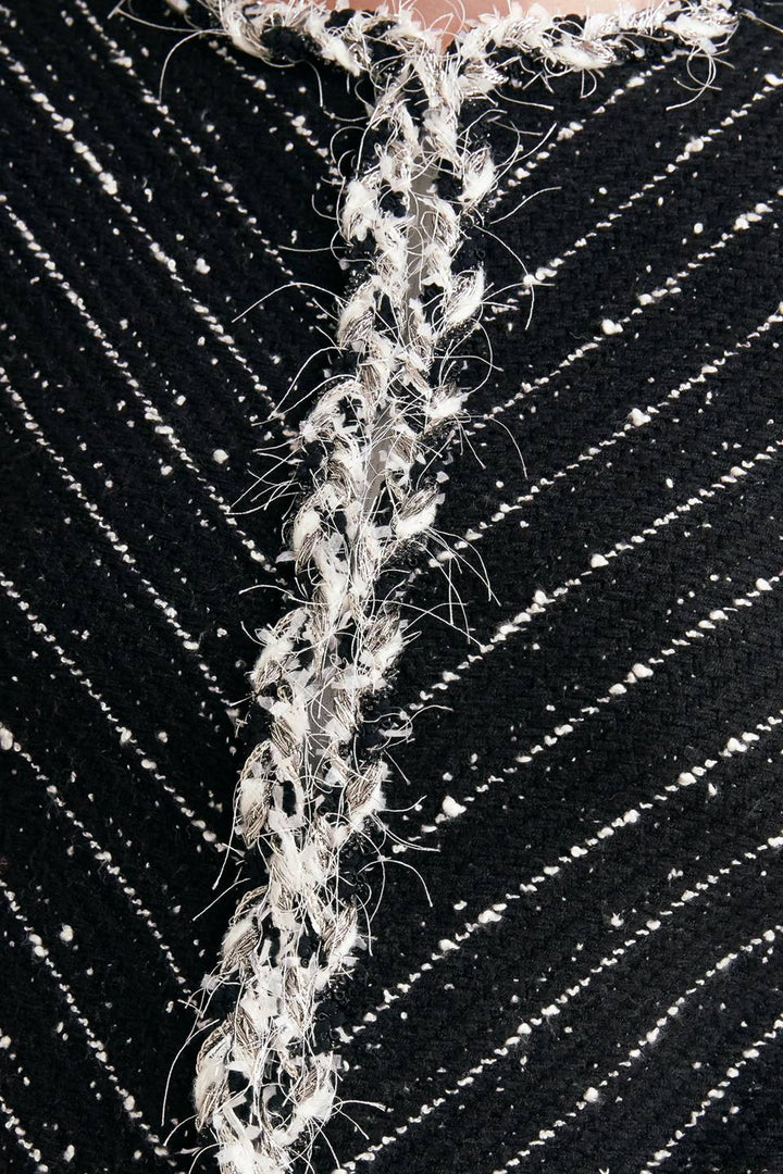 NOIR LINEAR SWEATER KNIT JACKET