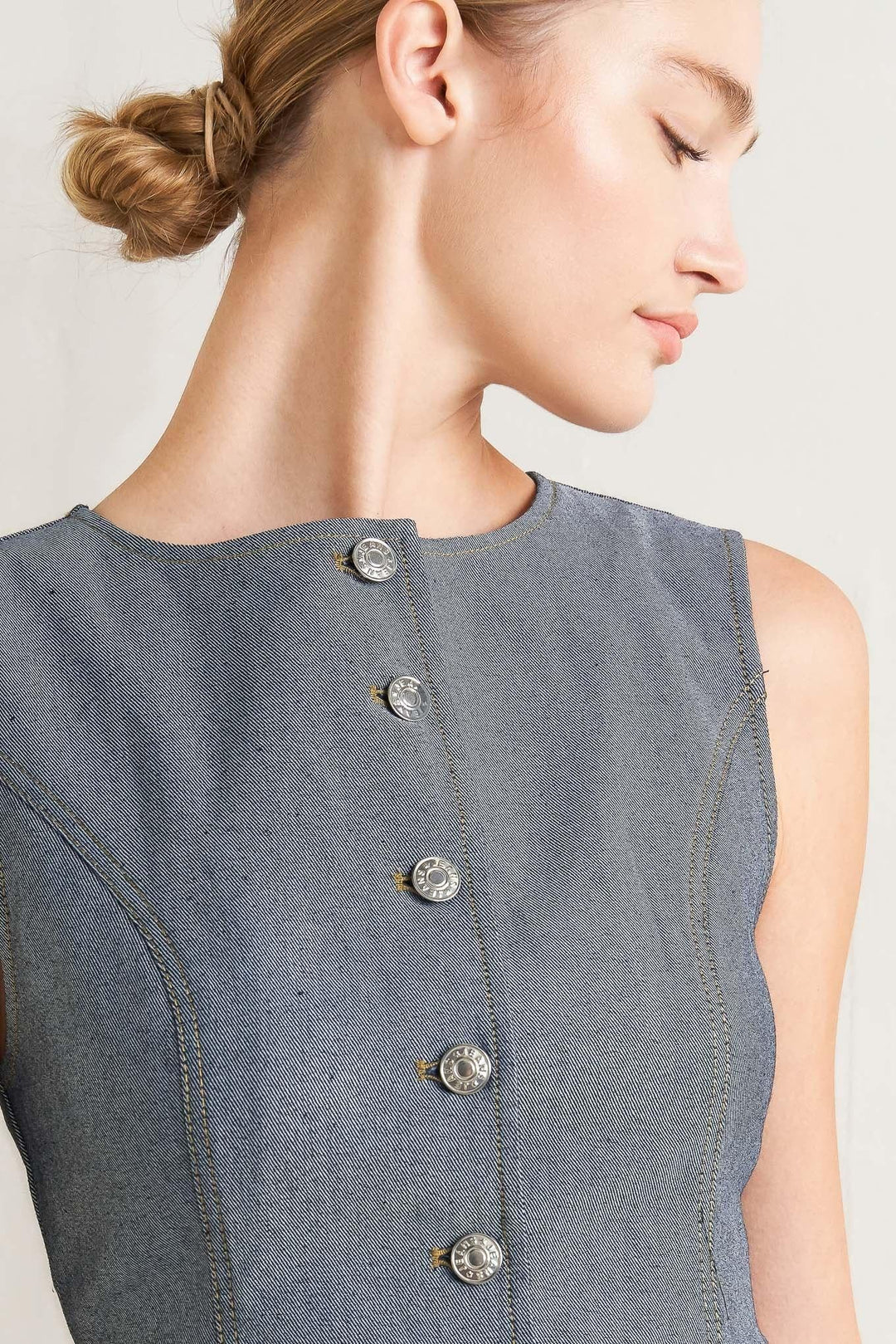 CONFIDENTLY COOL TAILORED WOVEN VEST