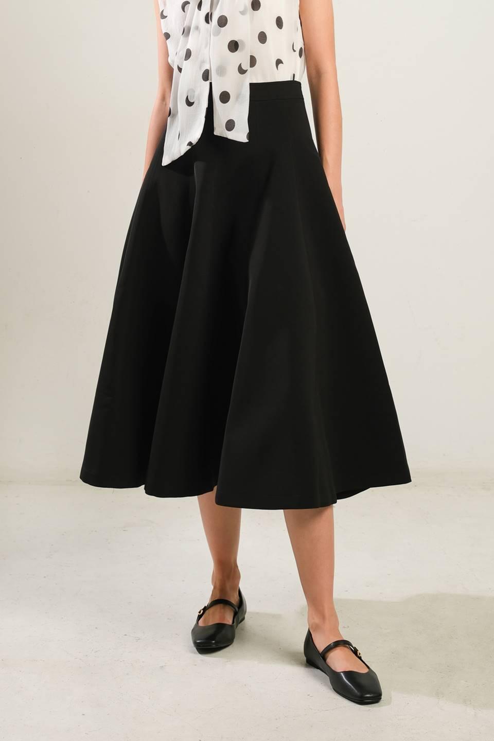 Black woven skirt with flared silhouette