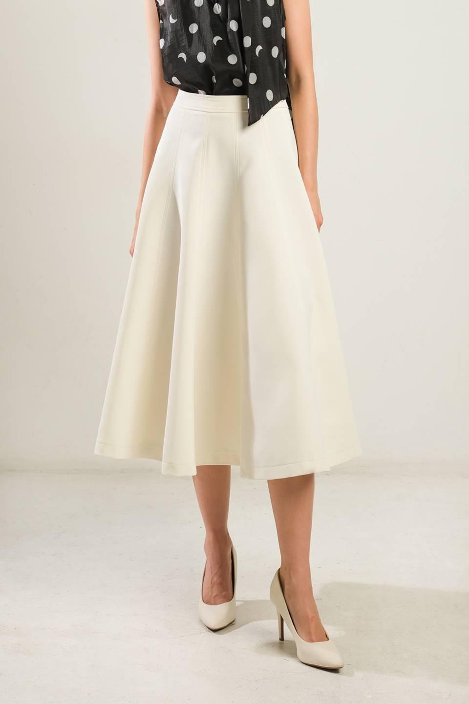 Off-white woven skirt with flared design