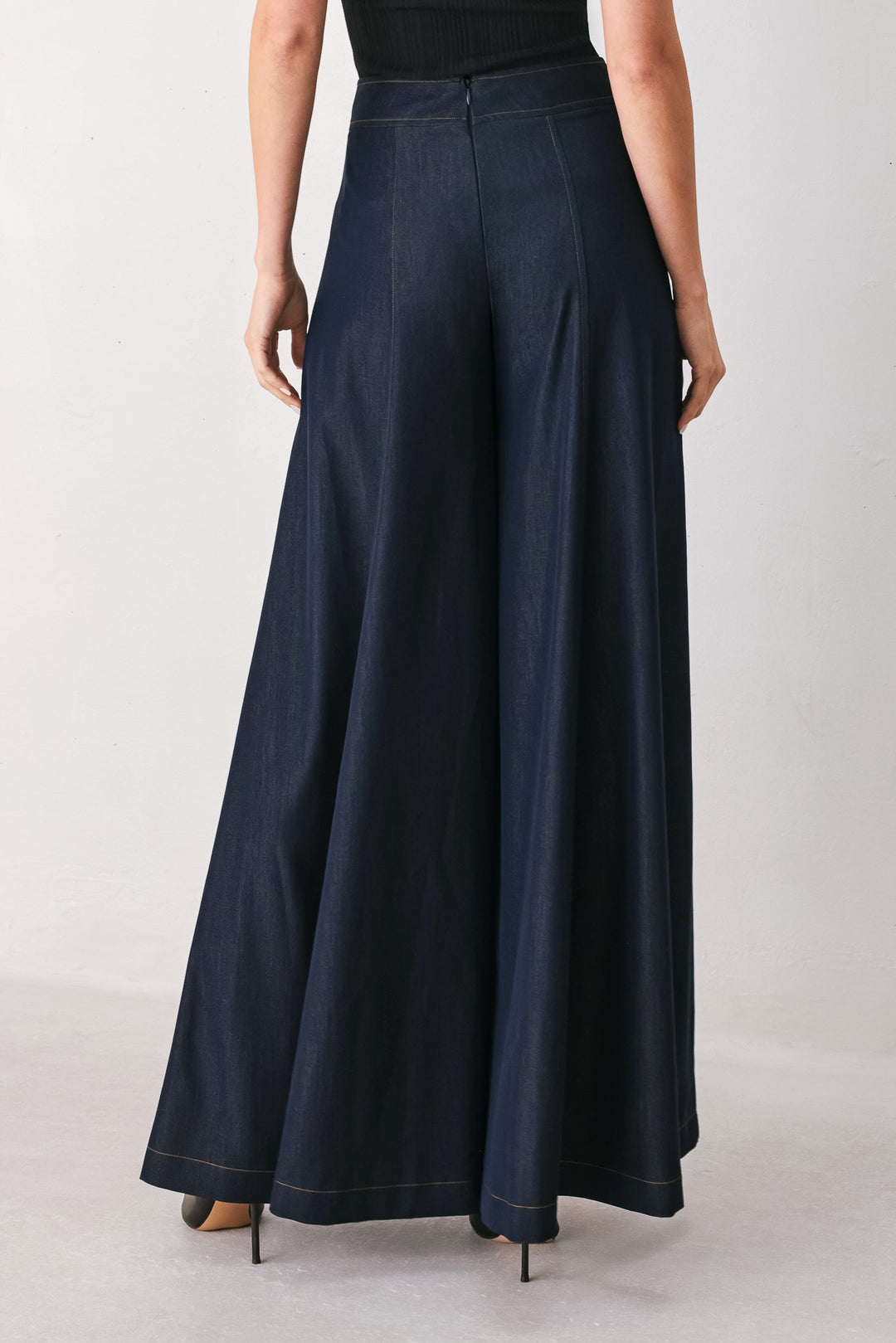 CASUAL ROMANCE WOVEN PANTS