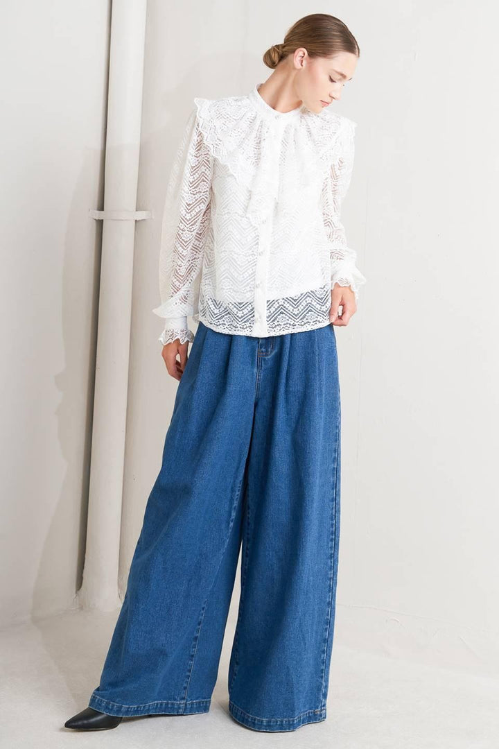 CLOUD ROMANCE WOVEN LACE TOP