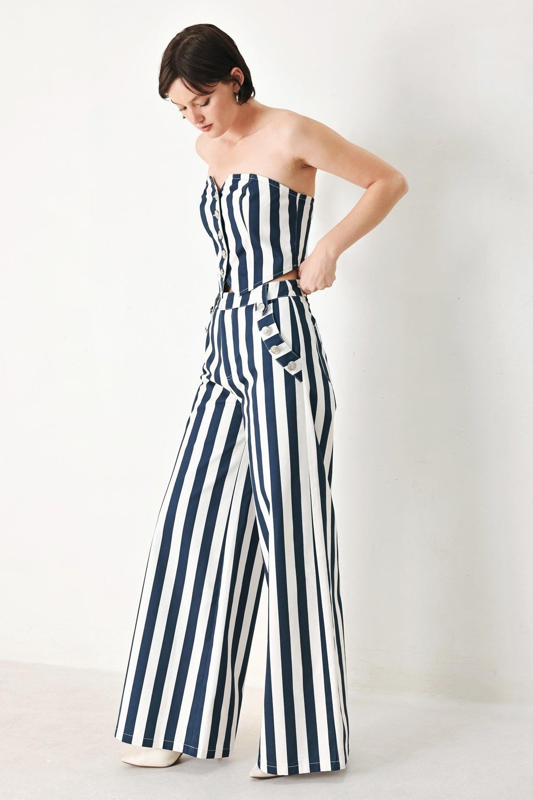 NAVY BLOSSOM WOVEN TUBE TOP