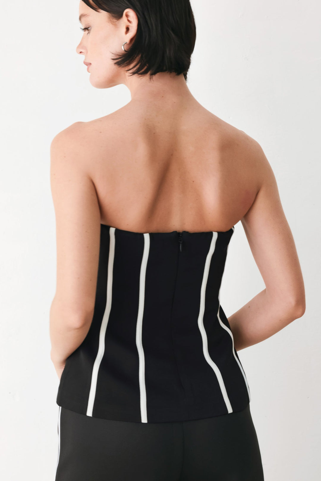 BLACK AND WHITE REIGN WOVEN TUBE TOP
