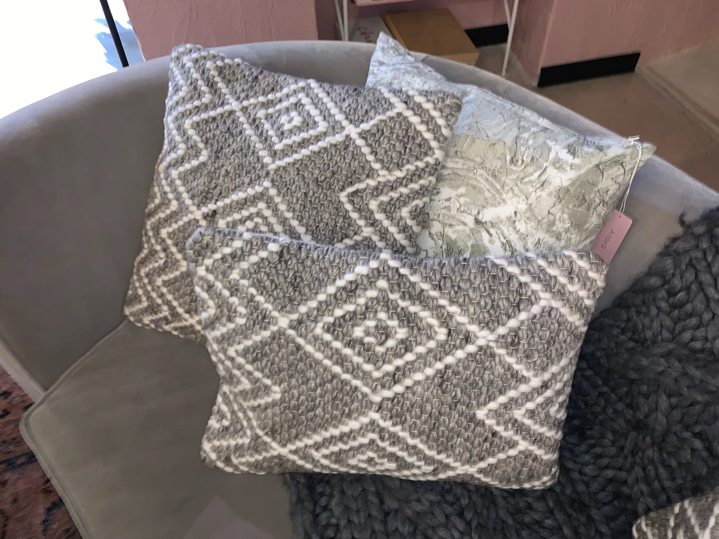 GREY DIAMOND PILLOW 20X20