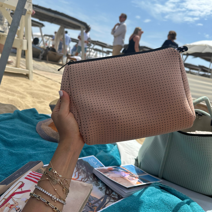 ESSENTIAL POUCH TAN