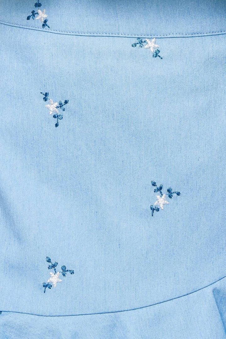 MOMENT OF CLARITY LIGHT INDIGO WOVEN SKORT