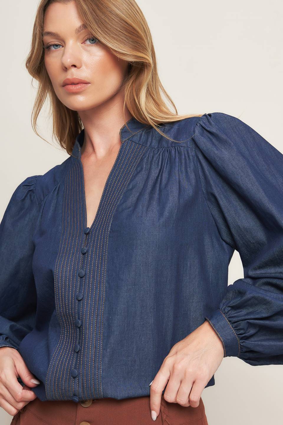STITCH STORY LIGHTWEIGHT DENIM TOP
