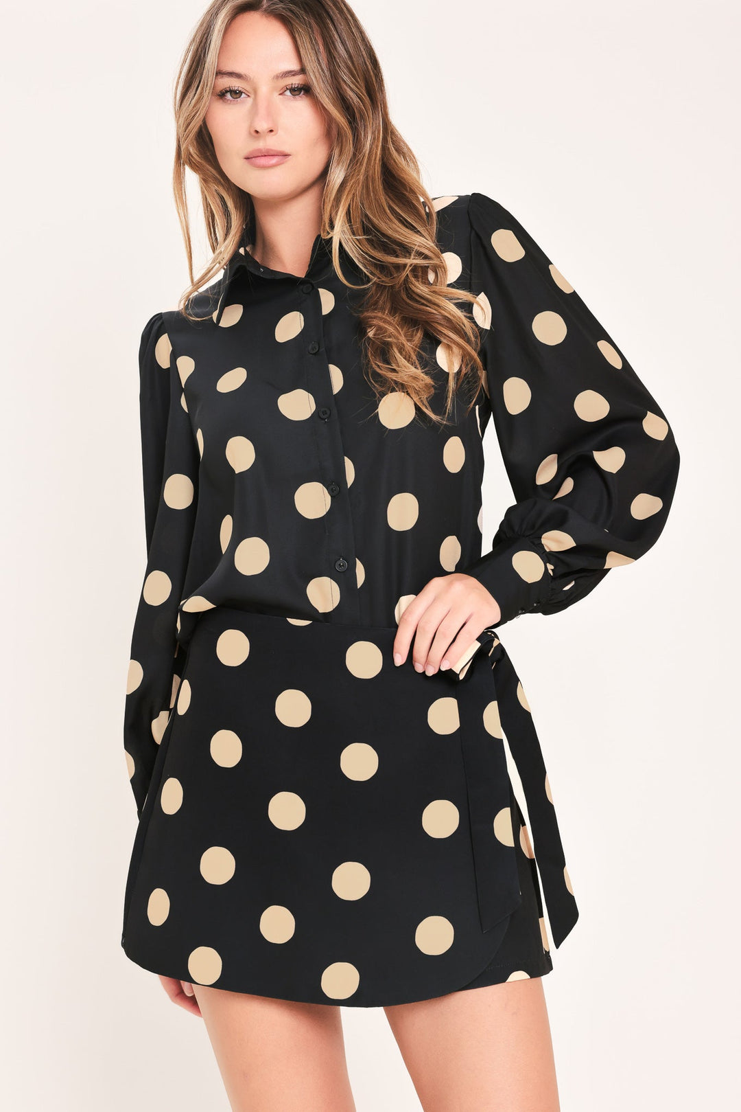 URBAN CIRCLES WOVEN TOP