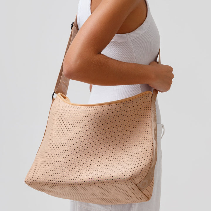 HOBO CROSSBODY BAG TAN