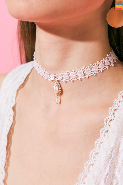 GEOMETRIC CHARM LACE PEARLS CHOKER