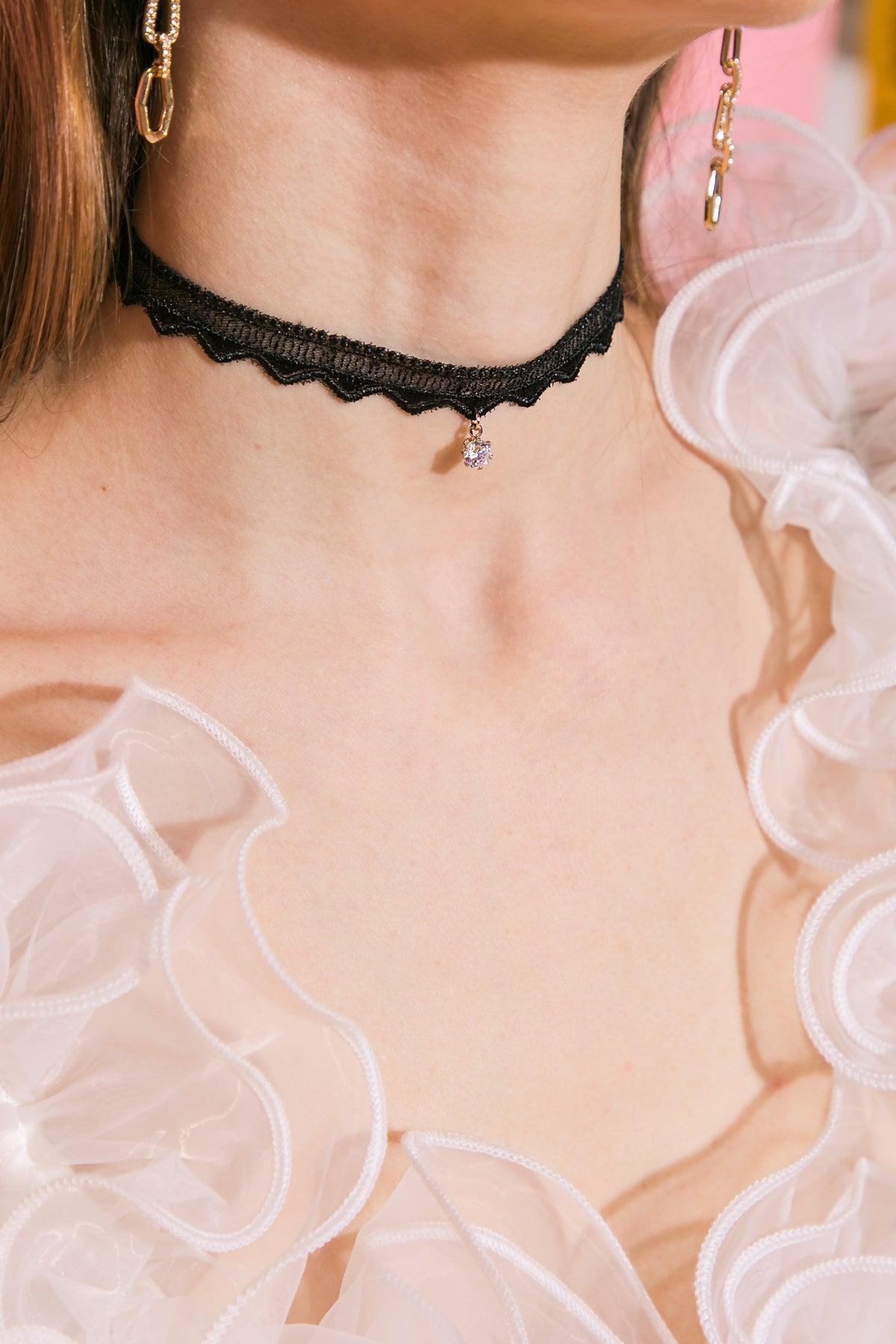 PRETTY IN LOVE CHOKER