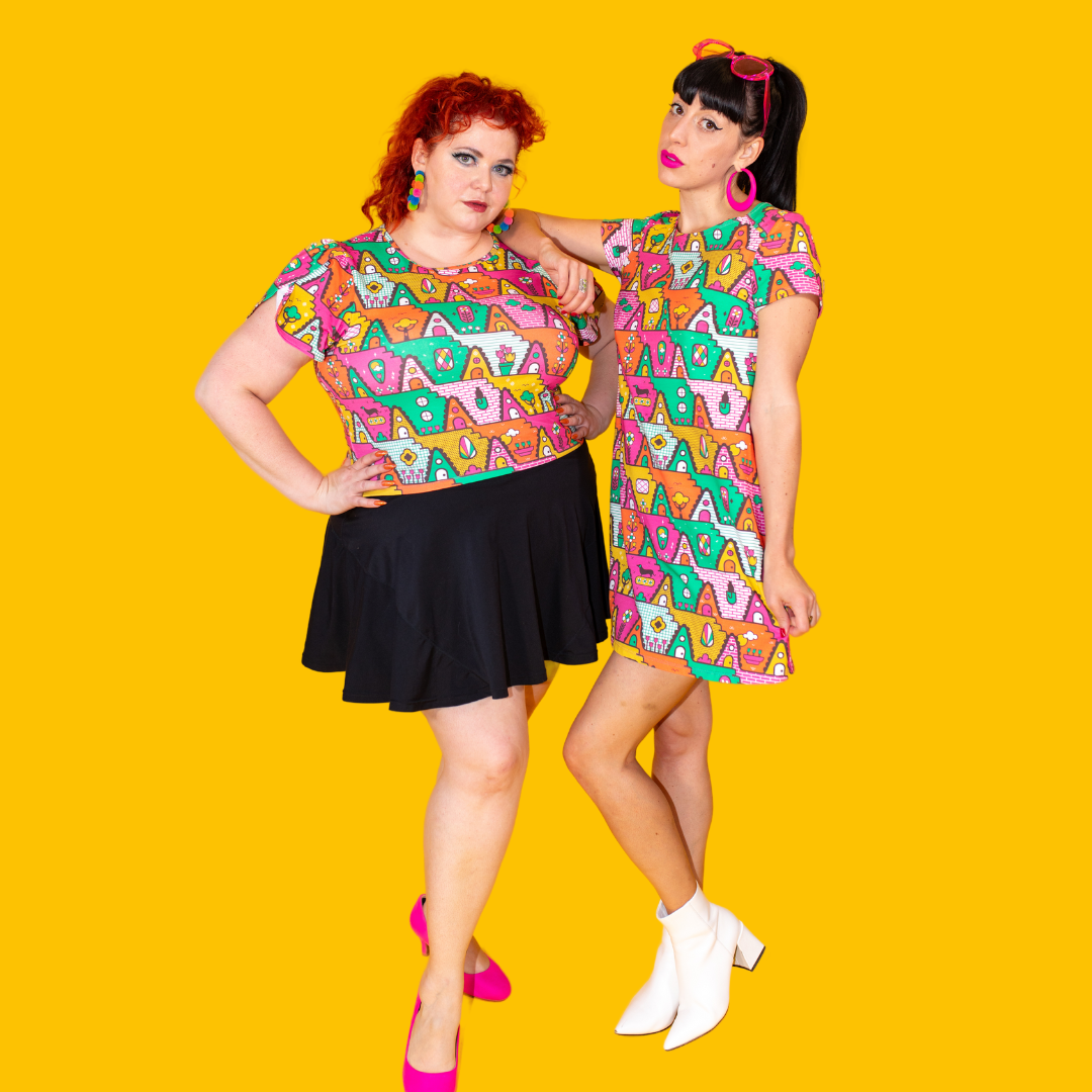 8-Bit A-Frames Cropped Tulip Sleeve in Bright Day