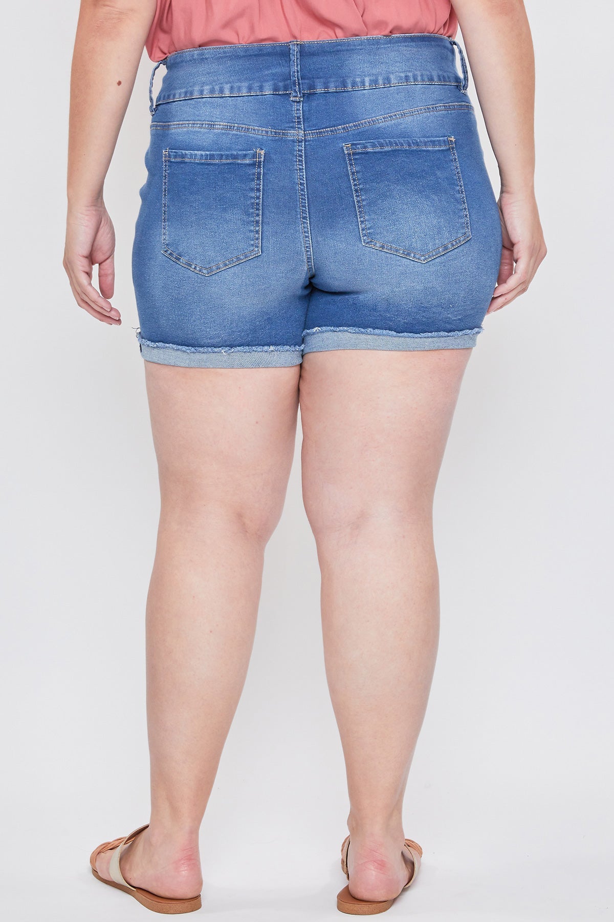 Women´s Plus Essential 3-Button Fray Cuff Shorts-Distressed