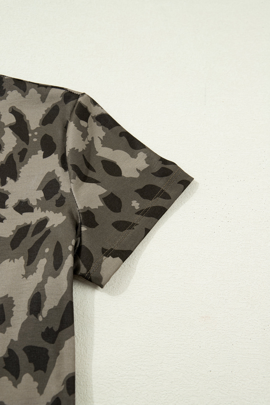 Brown Retro Leopard Print Mock Neck Slim Tee