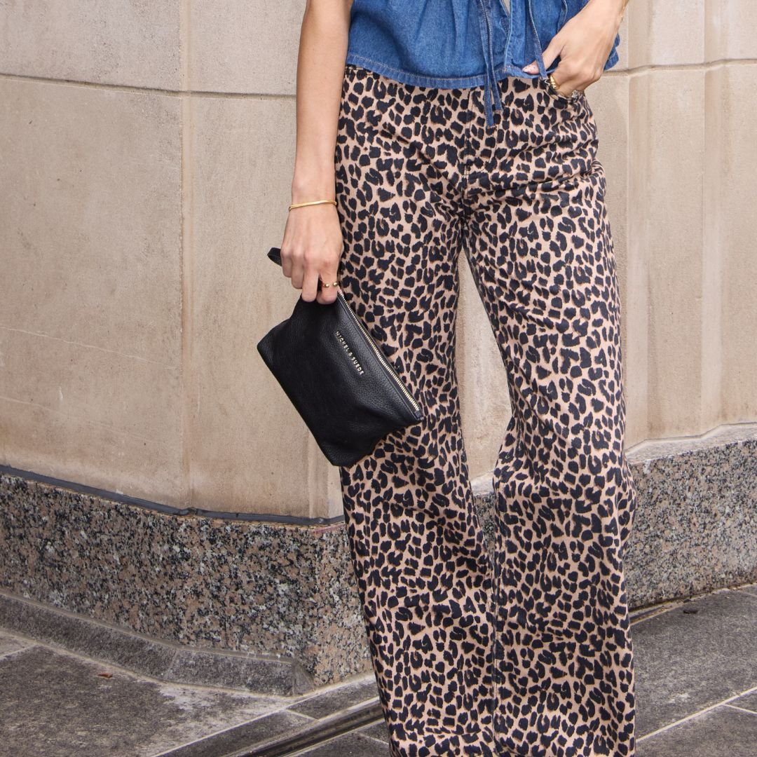 Black Essential Pouch