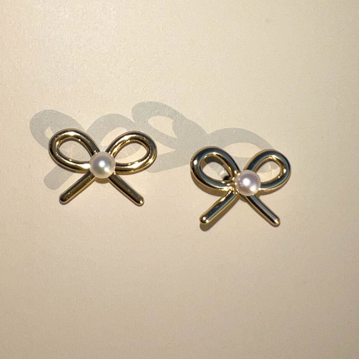 Pearl Bow Stud